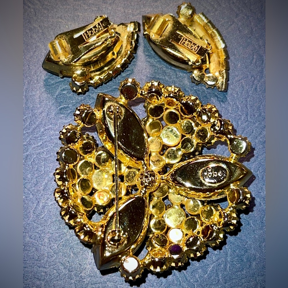 Hobe Vintage Elegant Green and Gold Jewelry Set - Picture 2 of 2